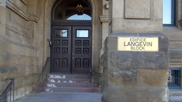 Langevin-sign-and-entrance Elgin side