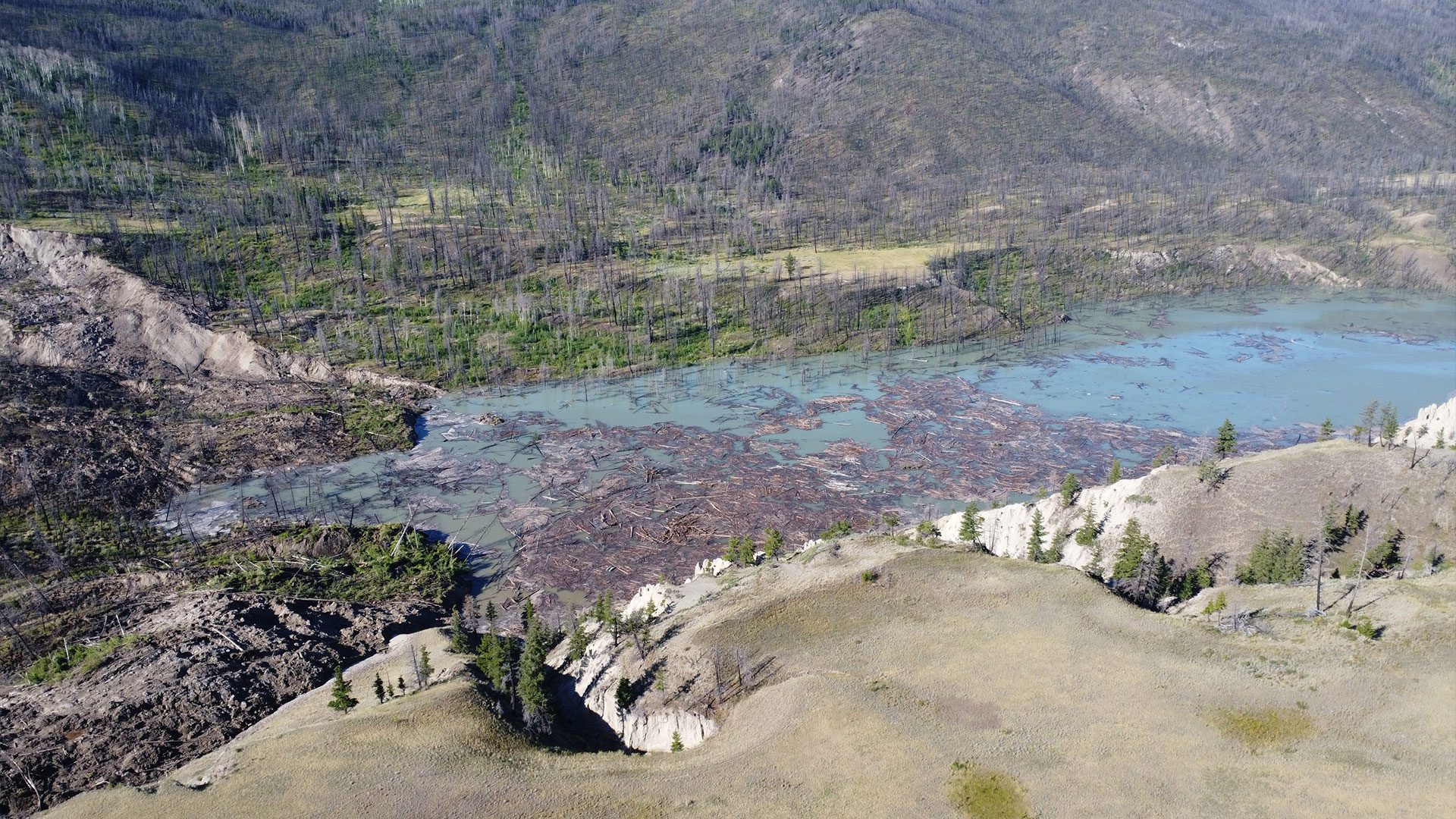 Tsilhqot in national government closes bridge effected by landslide