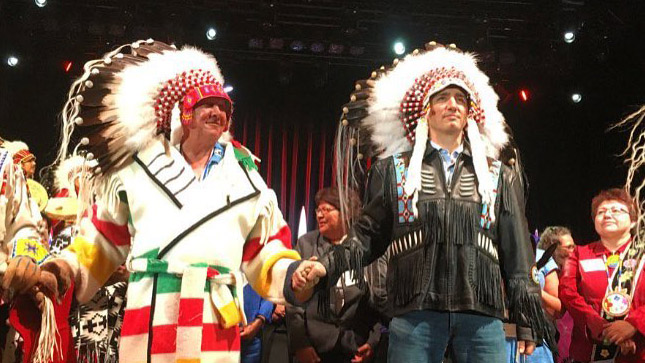 TsuuT’ina Chief Roy Whitney (left) and Prime Minister Justin Trudeau after naming ceremony earlier this year. Brandi Morin/Photo